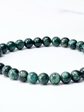 Emerald Beaded Bracelet 6mm Stretch 6.75” NWOT